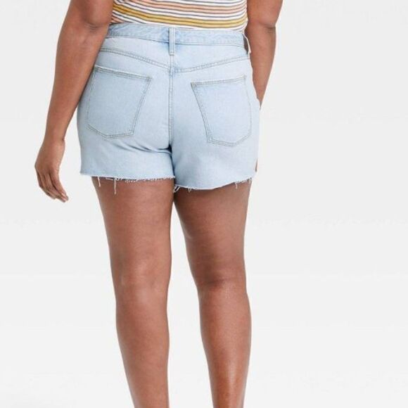 NWOT High-Rise Vintage Midi Jean Shorts - Universal Thread Light Blue Size 12 - Picture 2 of 5